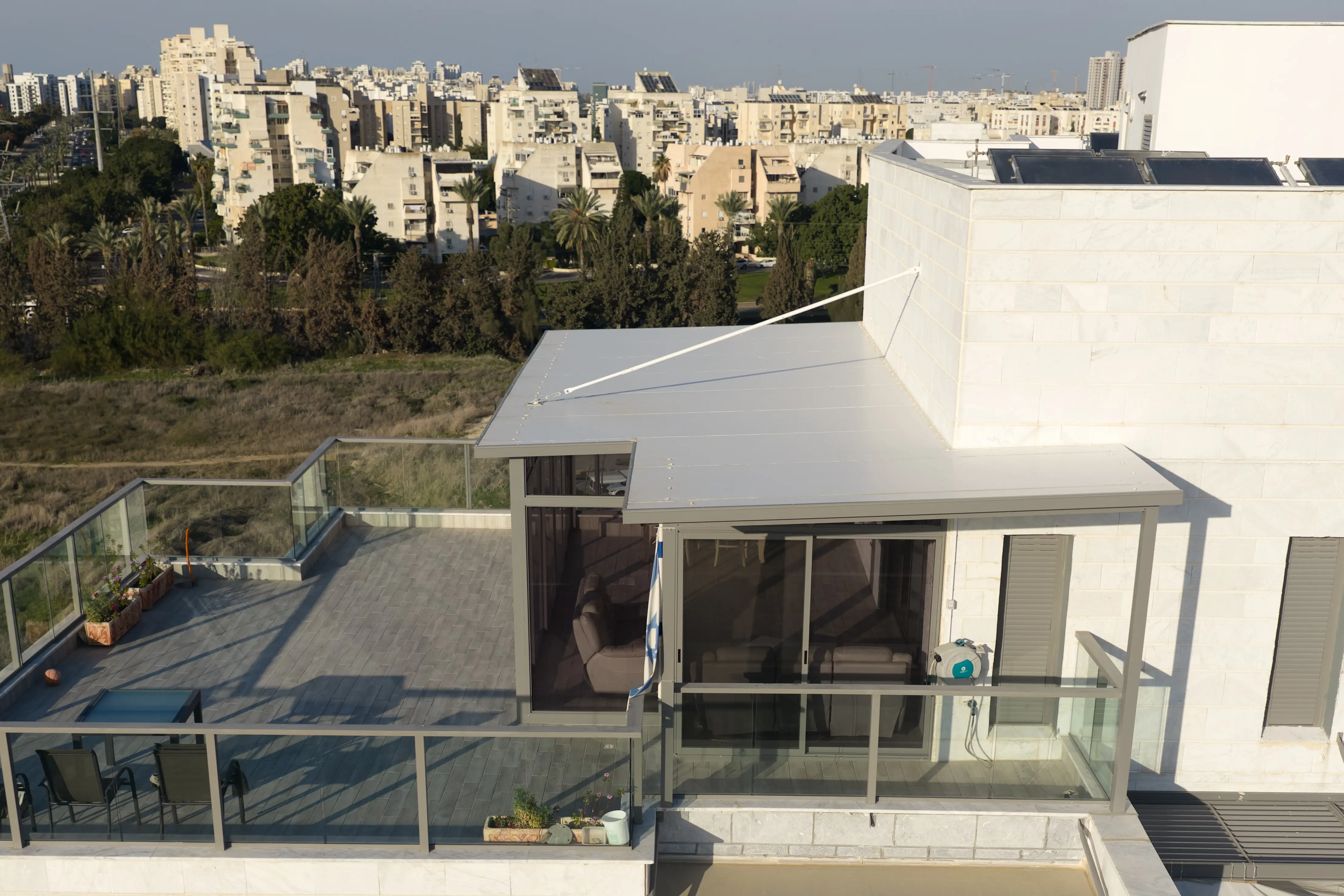 סגירה משולבת אלומיניום וזכוכית - תמונה 13