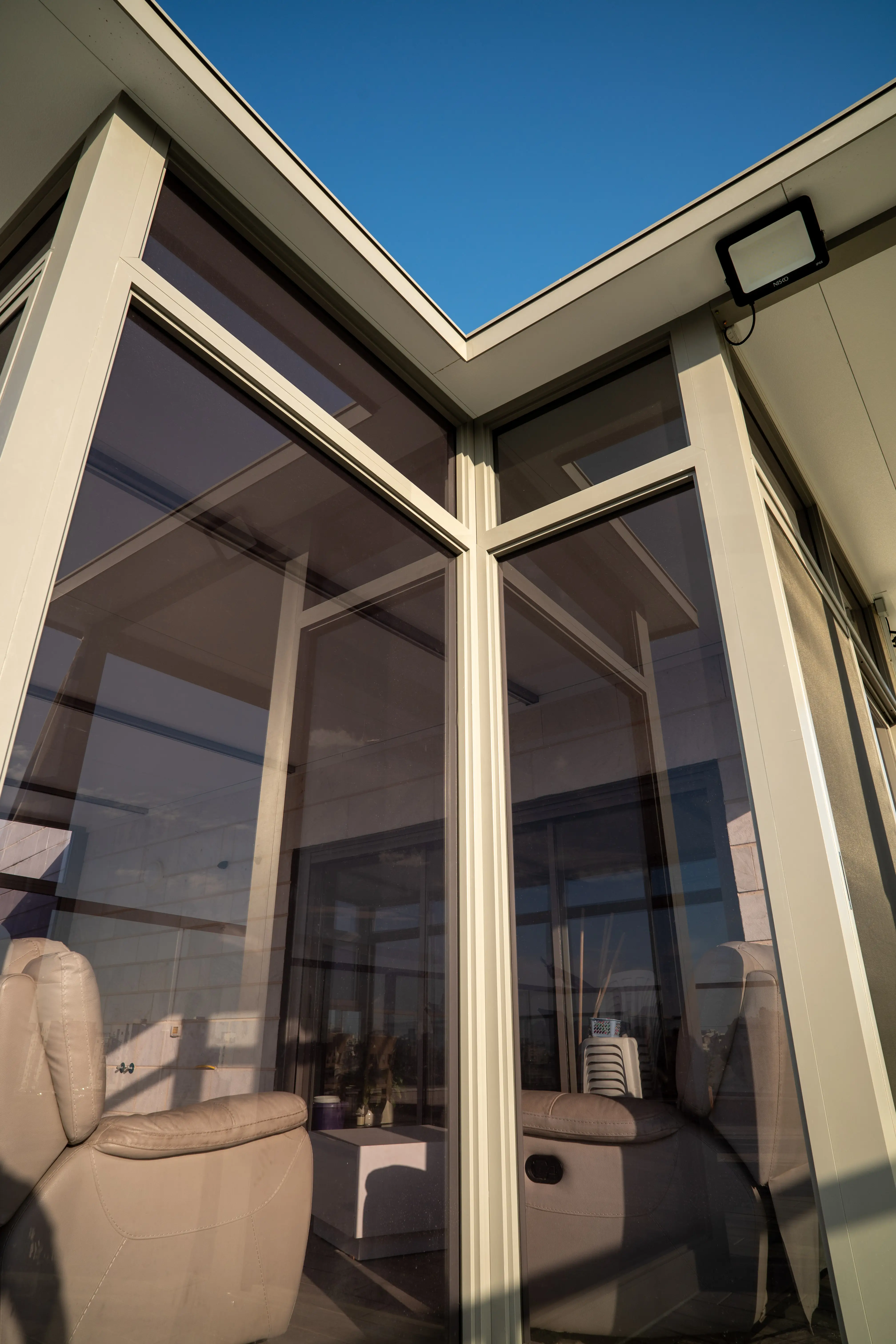 סגירה משולבת אלומיניום וזכוכית - תמונה 14