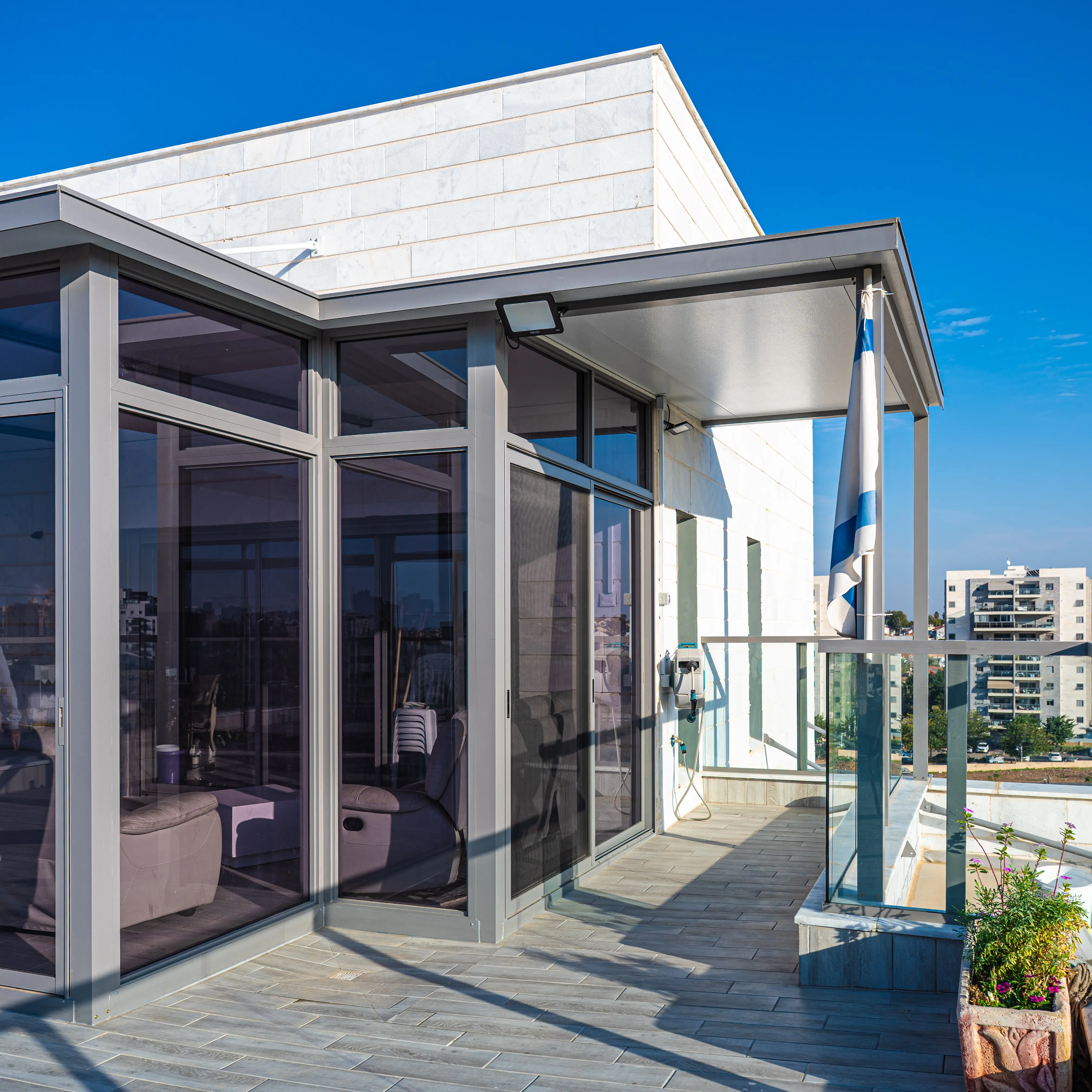 סגירה משולבת אלומיניום וזכוכית - תמונה 4