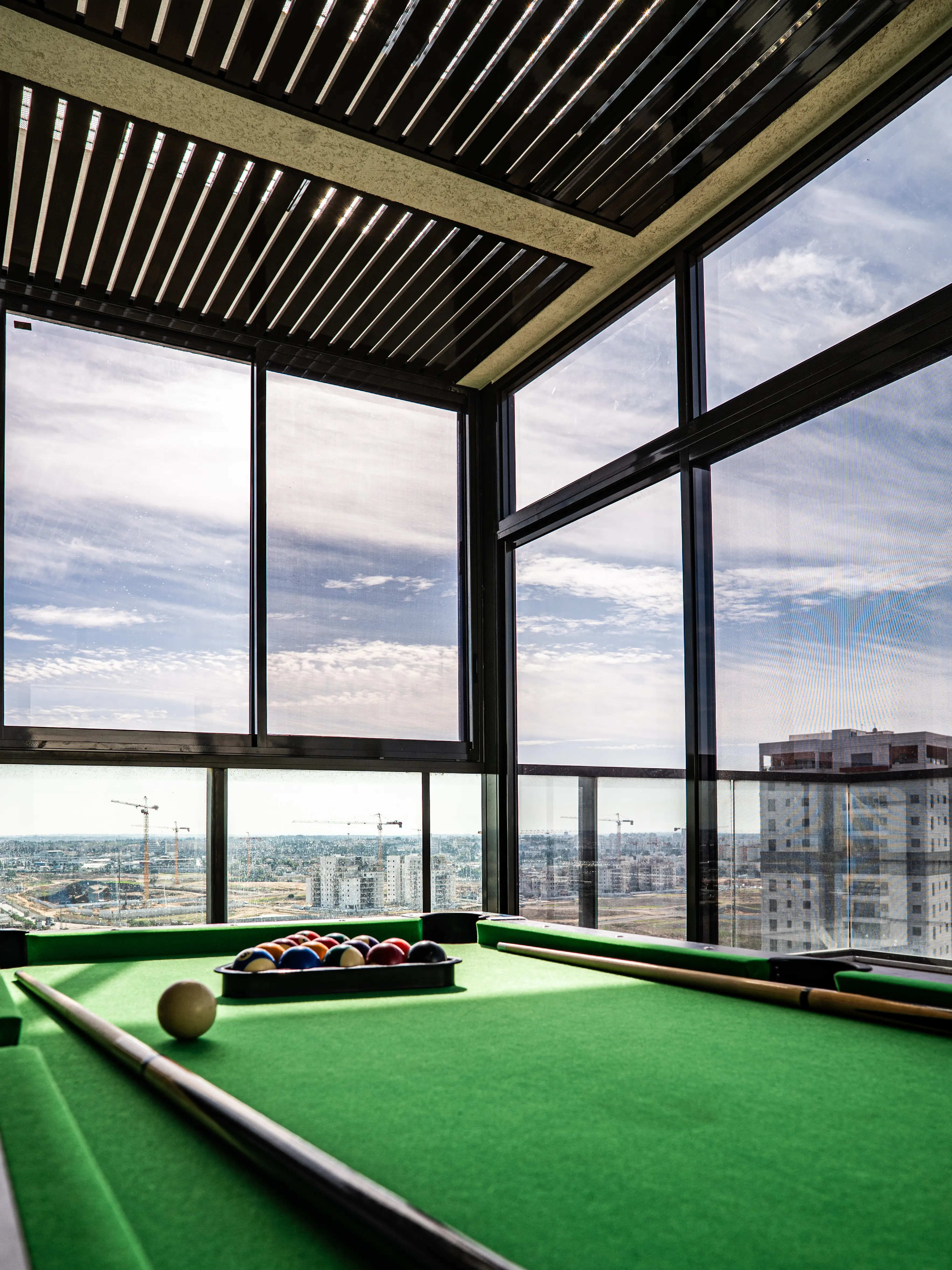 מרפסת שמש מינימליסטית - תמונה 11