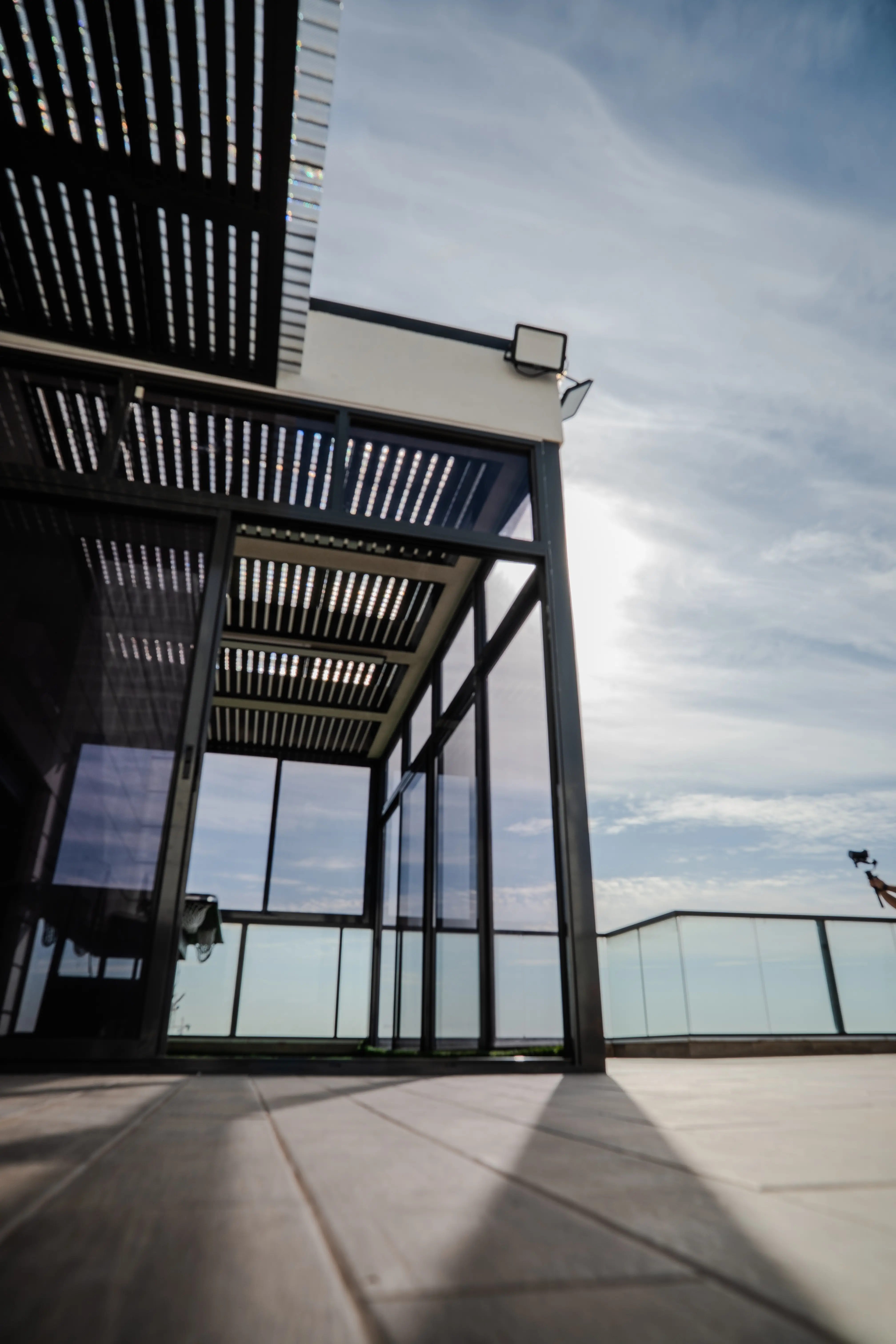 מרפסת שמש מינימליסטית - תמונה 7