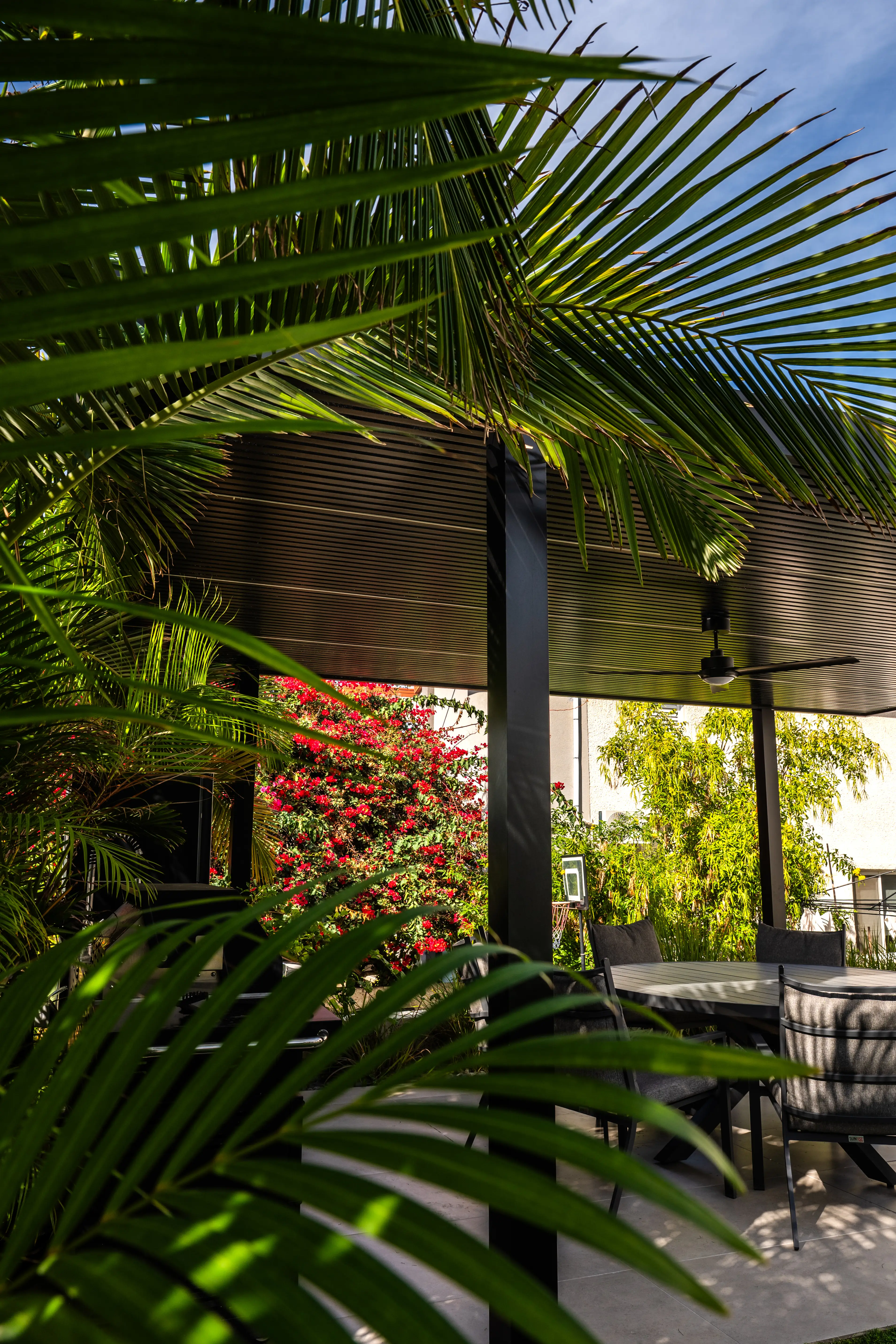 פרגולה שחורה מודרנית - תמונה 17