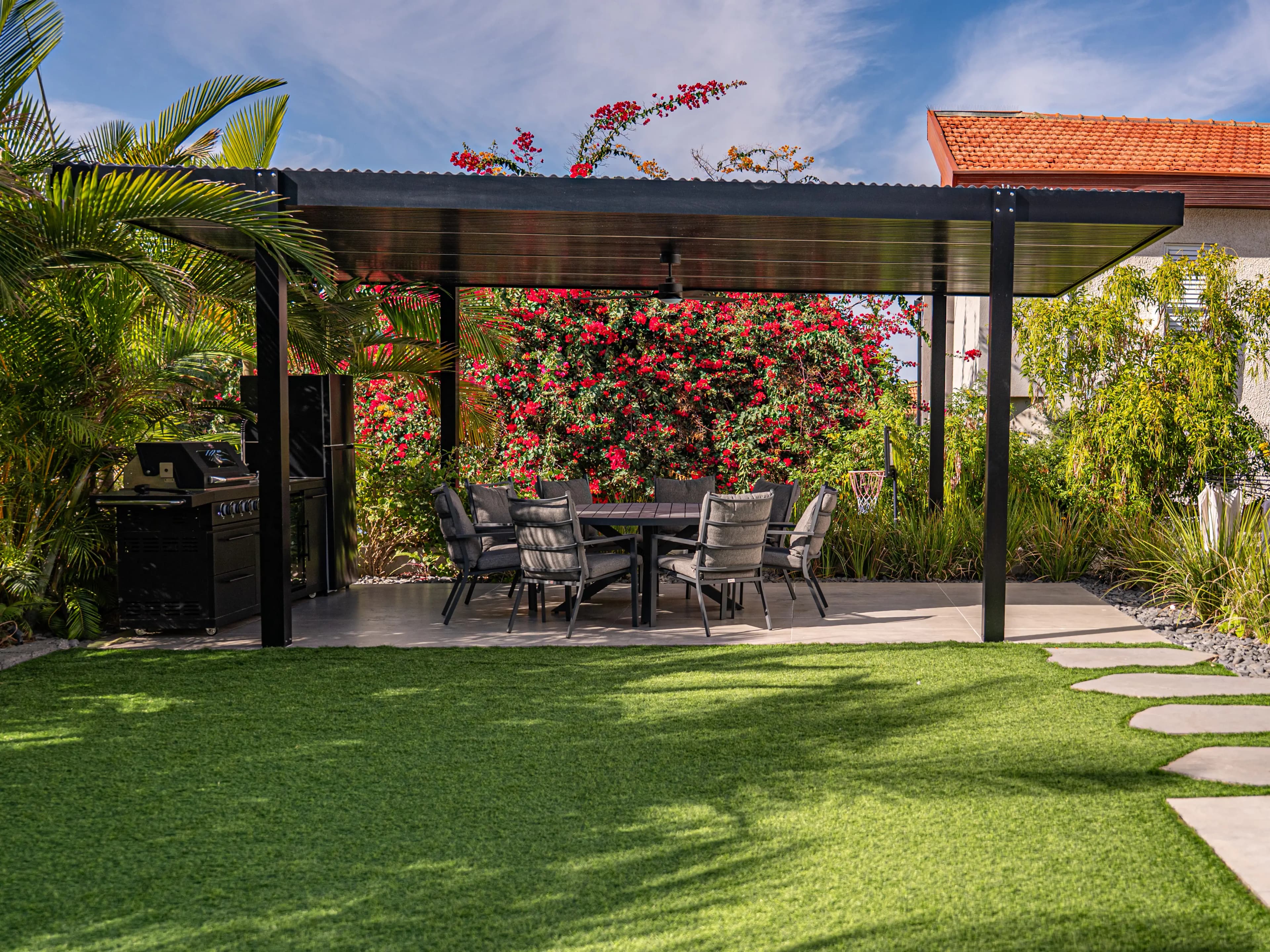 פרגולה שחורה מודרנית - תמונה 19