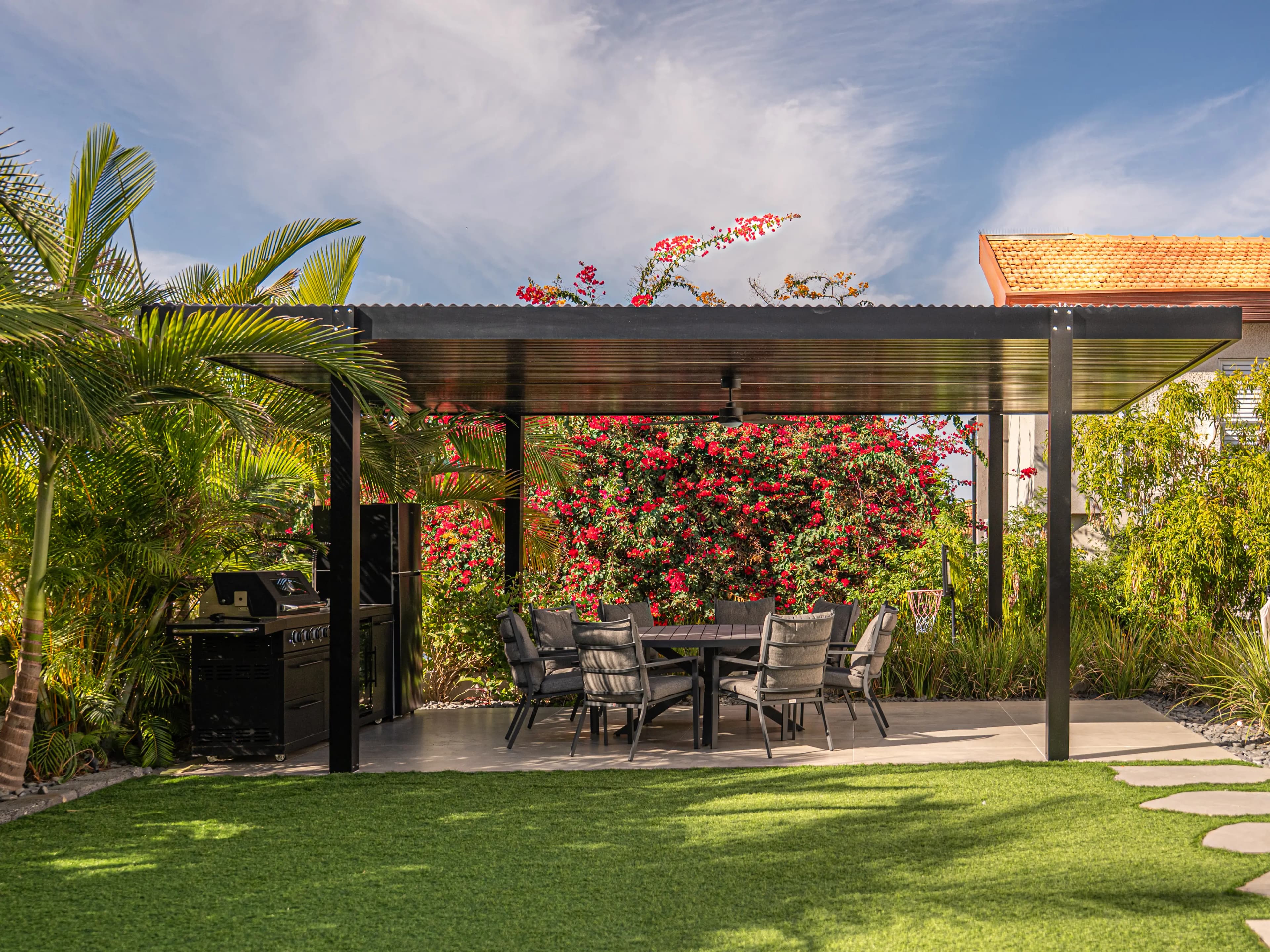 פרגולה שחורה מודרנית - תמונה 20