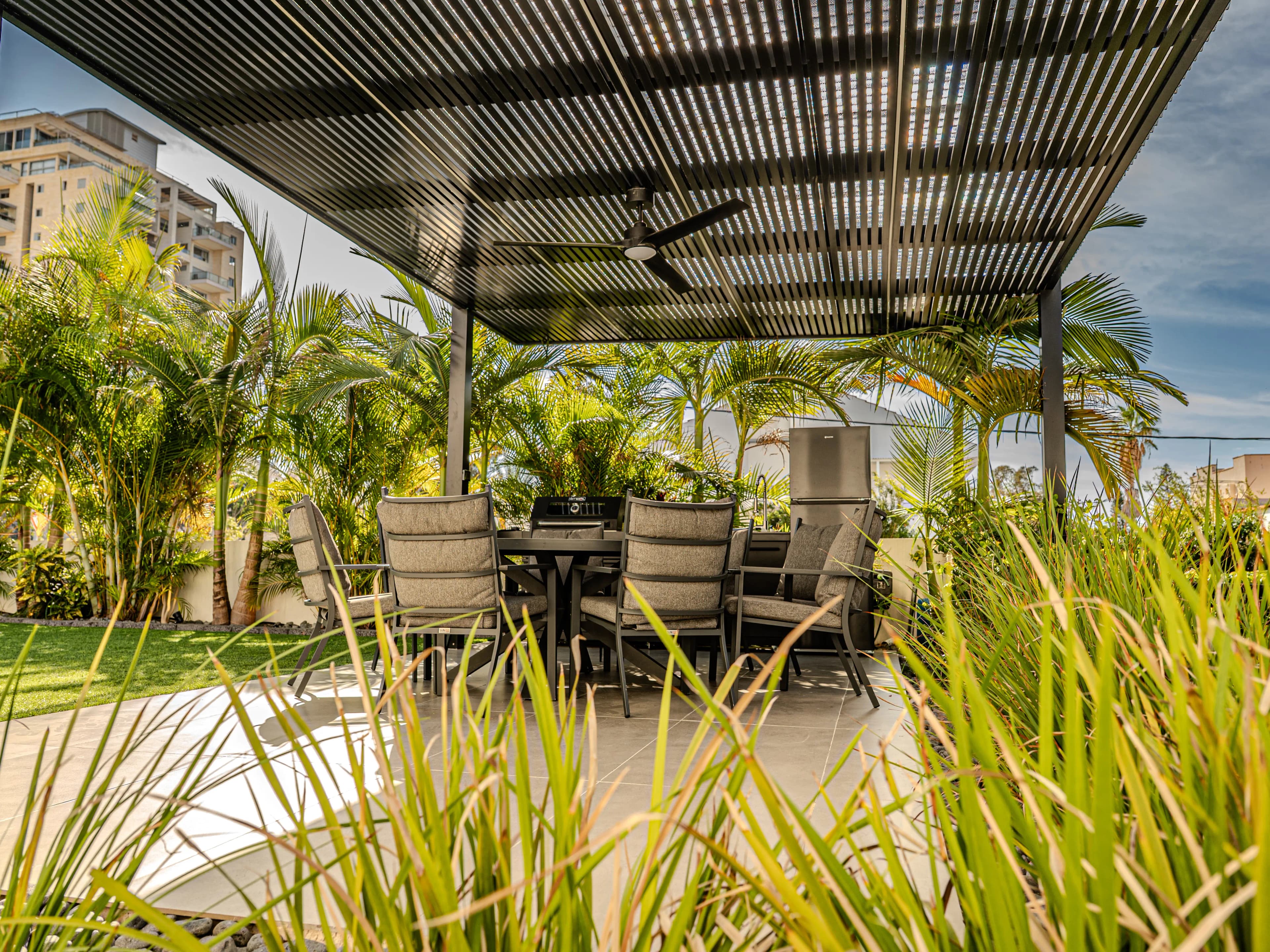 פרגולה שחורה מודרנית - תמונה 6